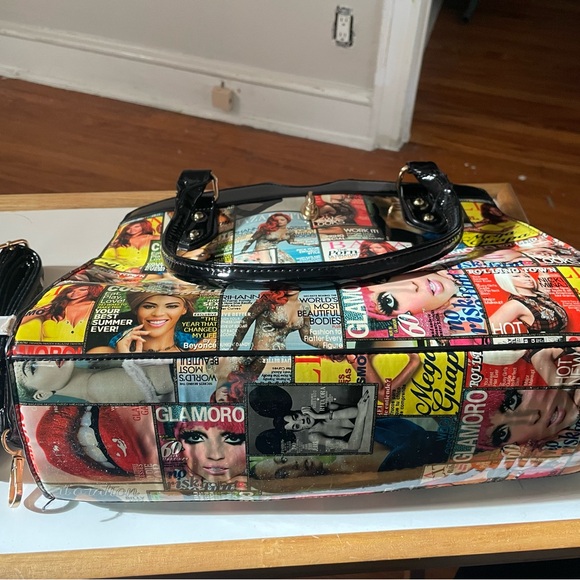 Large Magazine design tote - Picture 6 of 7